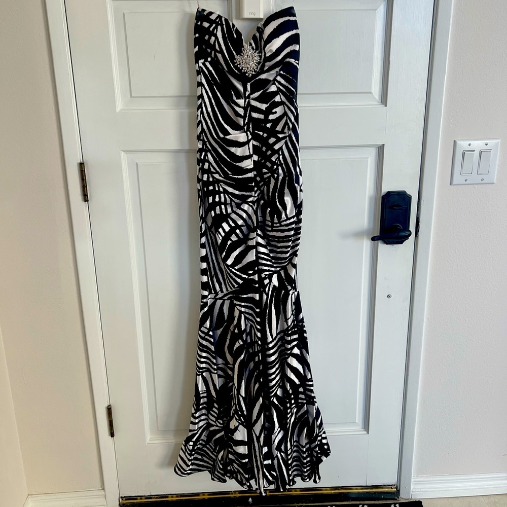 Caché Prom Dress